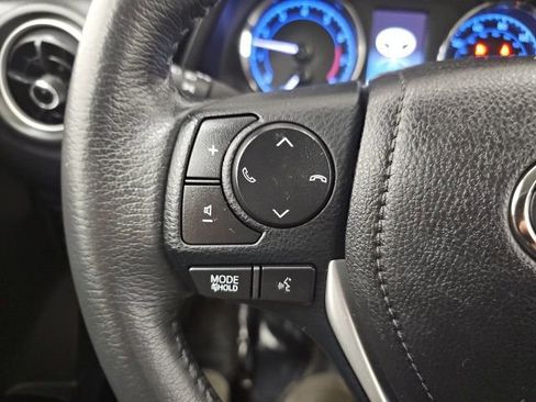 Used 2018 Toyota Corolla SE image 18