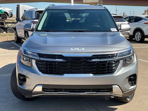 Used 2025 Kia Seltos S image 3