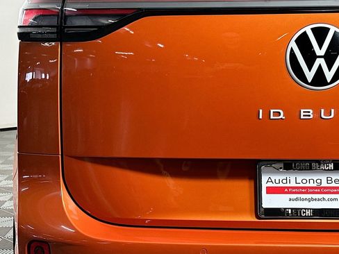 Used 2025 Volkswagen ID. Buzz 1st Edition RWD image 18