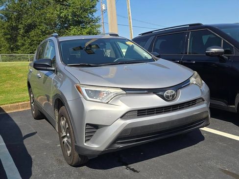 Used 2018 Toyota RAV4 LE FWD image 1