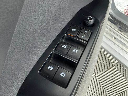 Used 2019 Toyota Camry LE FWD image 35