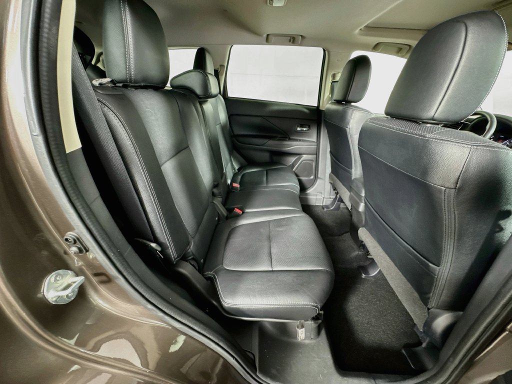 Used 2016 Mitsubishi Outlander AWD image 34