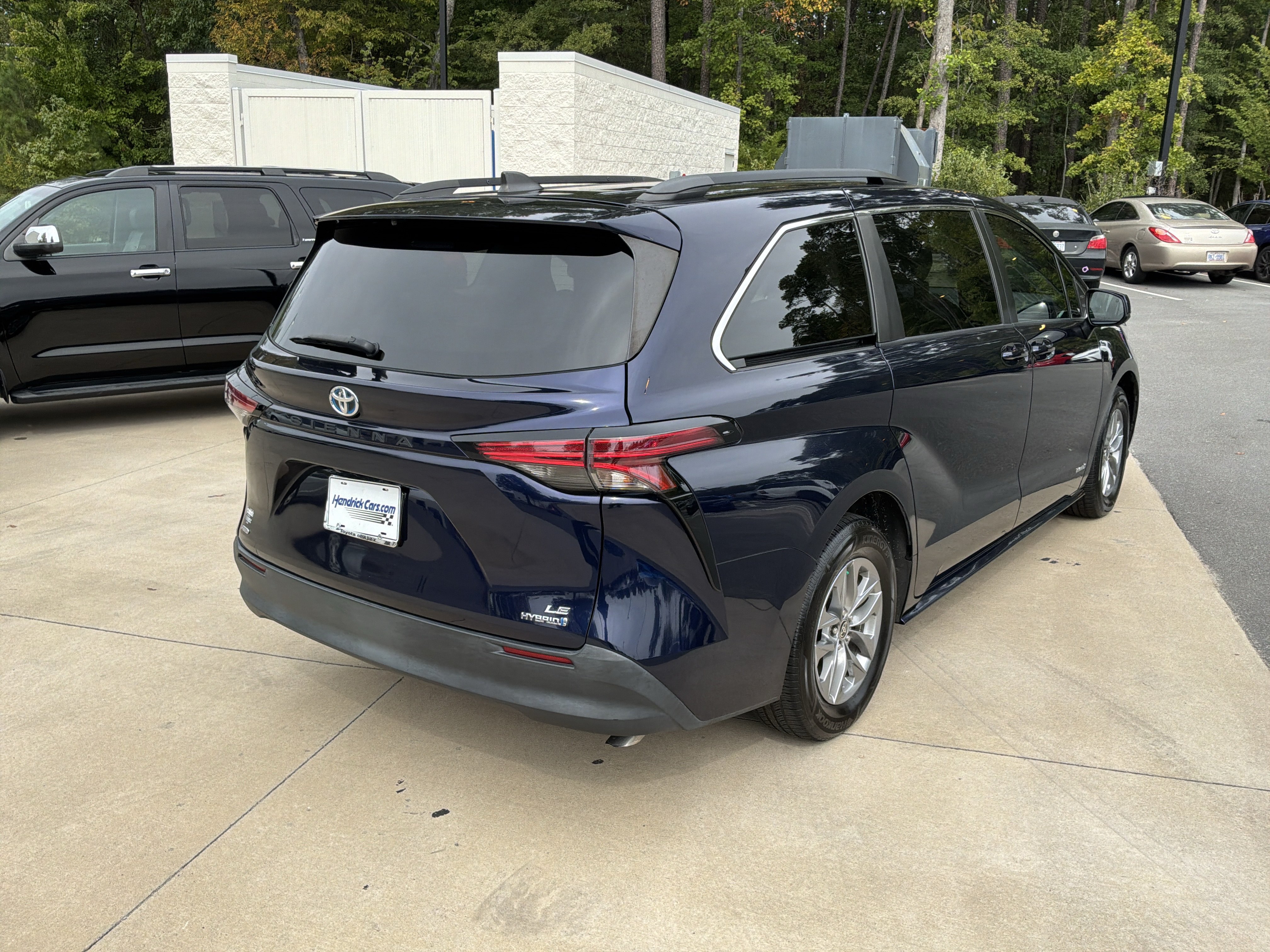 Used 2021 Toyota Sienna LE w/ LE Plus Package AWD/4WD image 10