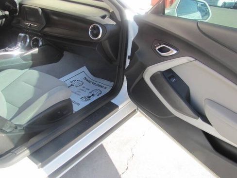 Used 2018 Chevrolet Camaro LT RWD image 11
