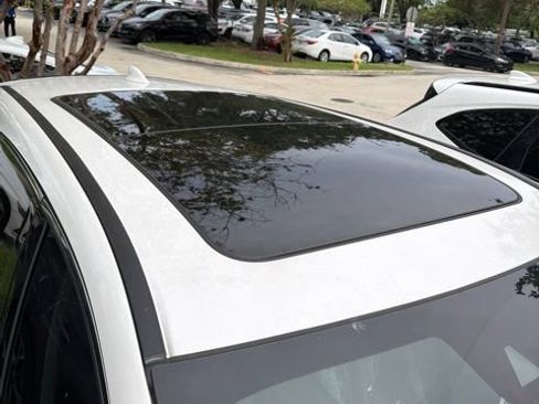 Used 2025 Acura RDX SH-AWD w/ Technology Package image 2