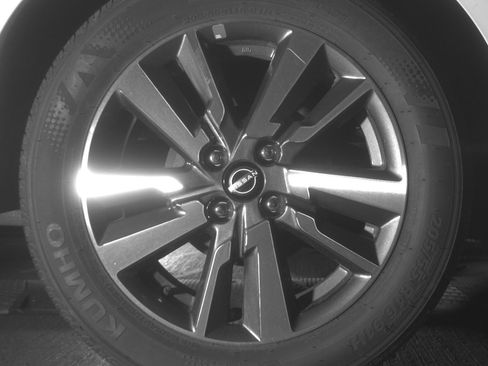 Used 2025 Nissan Versa SV image 15