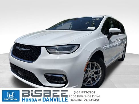 Used 2023 Chrysler Pacifica Touring-L FWD image 1
