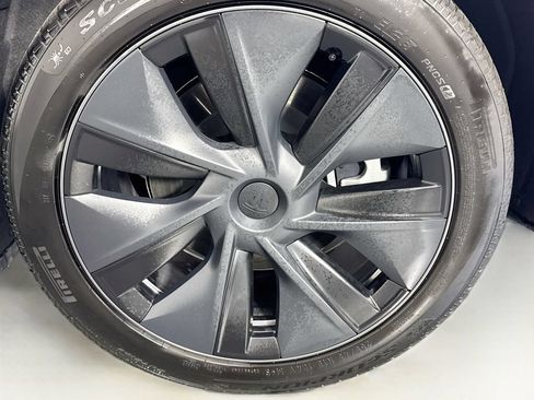 Used 2025 Tesla Model Y Long Range RWD image 29