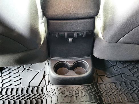 Used 2016 Jeep Wrangler Unlimited Sahara w/ Connectivity Group AWD/4WD image 30
