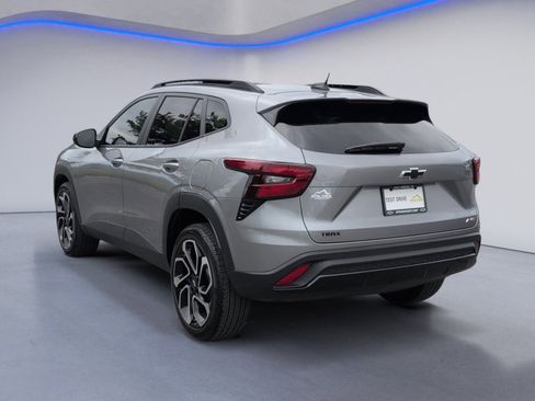 Used 2025 Chevrolet Trax RS w/ Driver Confidence Package FWD image 3