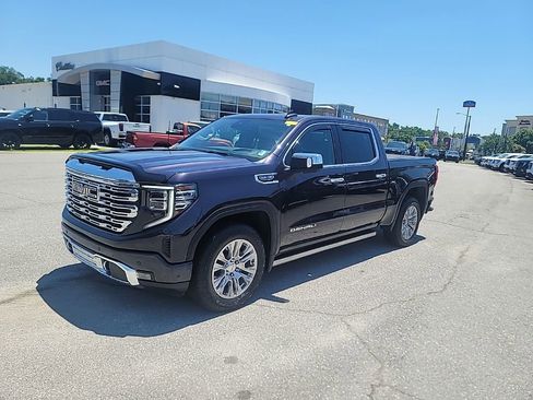 Used 2023 GMC Sierra 1500 Denali w/ Technology Package AWD/4WD image 3