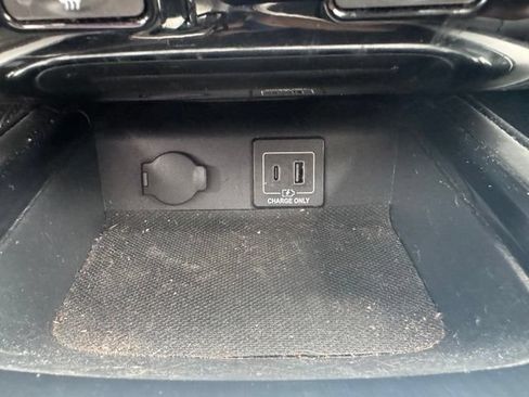 Used 2019 Nissan Pathfinder SV FWD image 23