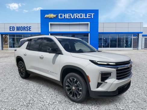 New 2026 Chevrolet Traverse LT w/ Sun and Wheel Package FWD image 4