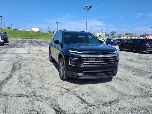 Used 2025 Chevrolet Traverse LT AWD/4WD image 5