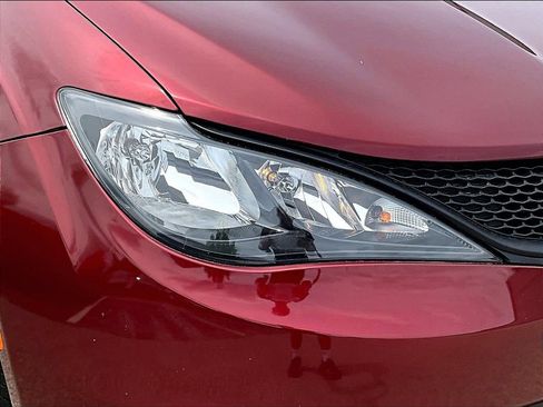 Used 2023 Chrysler Voyager LX FWD image 34