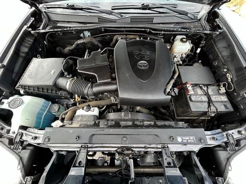 Used 2019 Toyota Tacoma TRD Off-Road image 31