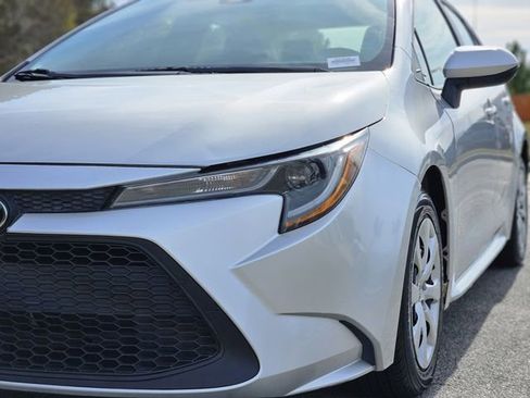 Used 2021 Toyota Corolla LE image 9