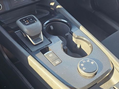 Used 2023 Nissan Rogue S image 16