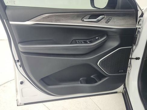 Used 2022 Jeep Grand Cherokee L Limited image 27