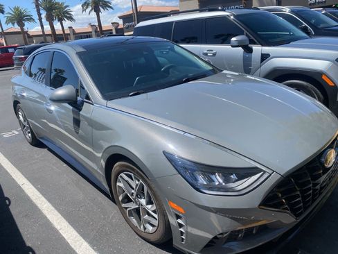 Used 2022 Hyundai Sonata SEL w/ Convenience Package FWD image 2
