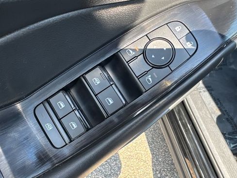 Used 2024 Nissan Rogue S image 23