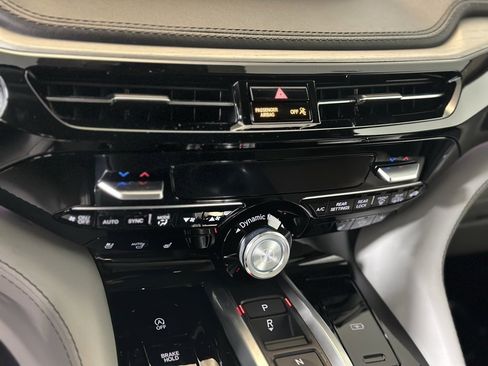 Used 2023 Acura MDX SH-AWD w/ Advance Package image 18