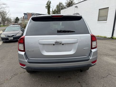 Used 2017 Jeep Compass Latitude AWD/4WD image 4