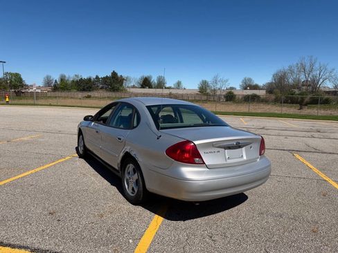 Used 2003 Ford Taurus SE image 3