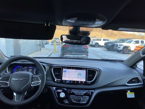 New 2026 Chrysler Pacifica Select image 24