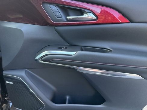 Used 2024 Chevrolet Traverse RS image 32