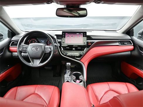 Used 2022 Toyota Camry XSE image 9