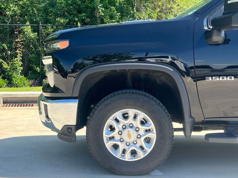 Used 2025 Chevrolet Silverado 3500 LT w/ Safety Package AWD/4WD image 9