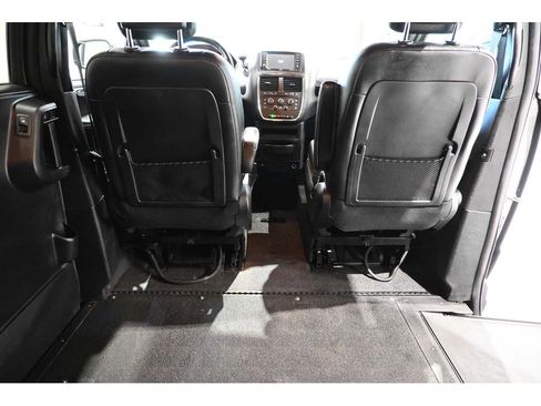 Used 2019 Dodge Grand Caravan SXT w/ Blacktop Package FWD image 20