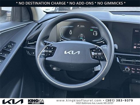 Used 2025 Kia Niro LX image 8