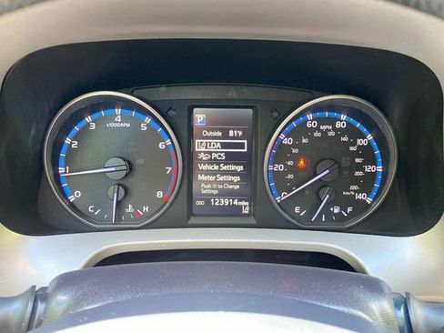 Used 2018 Toyota RAV4 LE w/ All Weather Liner Package AWD/4WD image 16