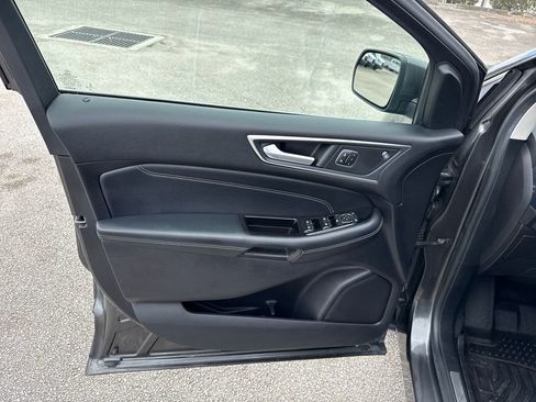 Used 2019 Ford Edge Titanium image 13