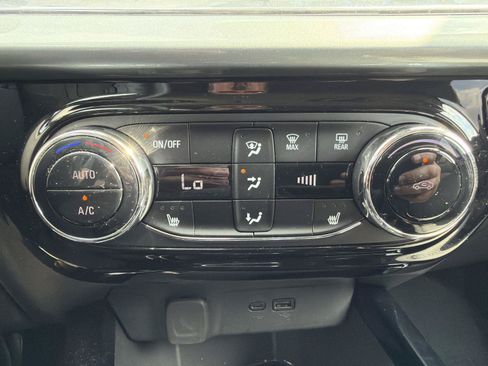 Used 2024 Chevrolet Trax LT w/ Driver Confidence Package FWD image 18