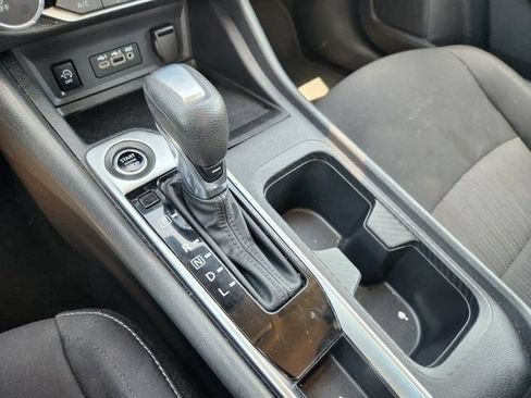 Used 2024 Nissan Sentra SV FWD image 19