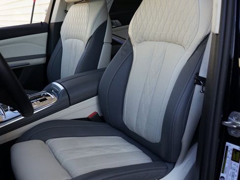 Used 2024 BMW X7 M60i w/ Executive Package image 9