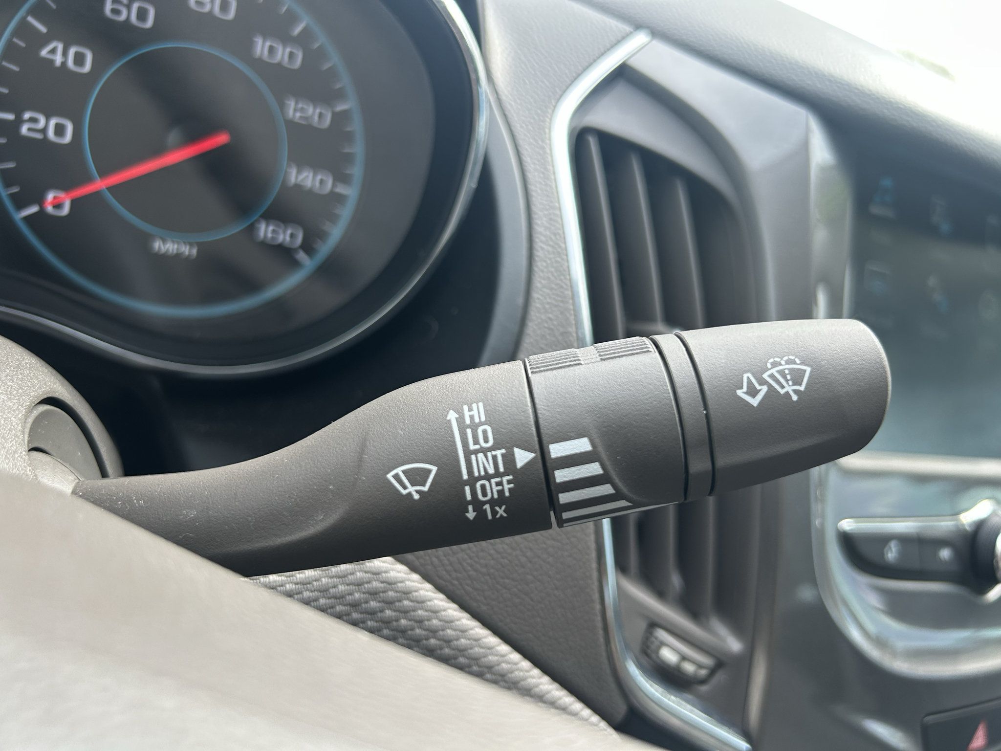Used 2018 Chevrolet Cruze LT FWD image 15