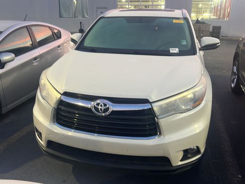 Used 2016 Toyota Highlander XLE image 4