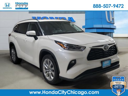 Used 2020 Toyota Highlander Limited image 1