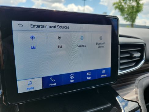 Used 2021 Ford Explorer Limited w/ Equipment Group 301A AWD/4WD image 17