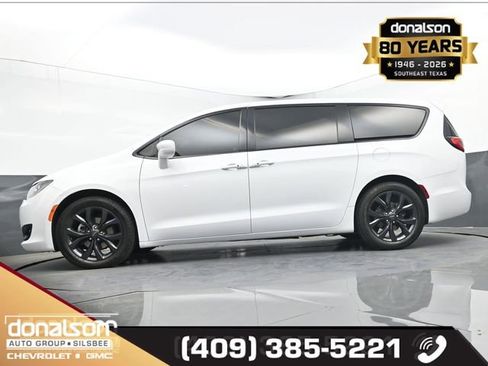 Used 2019 Chrysler Pacifica Touring Plus w/ S Appearance Package image 16