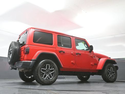 Used 2025 Jeep Wrangler Unlimited Sahara AWD/4WD image 50
