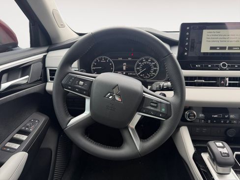 Used 2025 Mitsubishi Outlander SE AWD/4WD image 12
