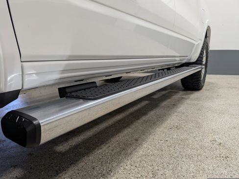 Used 2021 RAM 1500 Limited w/ Body Color Bumper Group AWD/4WD image 9