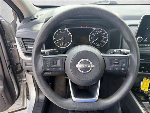 Used 2024 Nissan Rogue SV AWD/4WD image 12