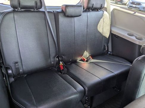 Used 2020 Toyota Sienna SE w/ Carpet Mat Package image 8