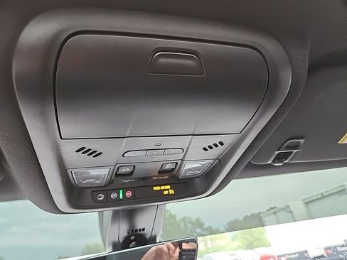 Certified 2022 Chevrolet Blazer RS w/ Enhanced Convenience Package AWD/4WD image 17